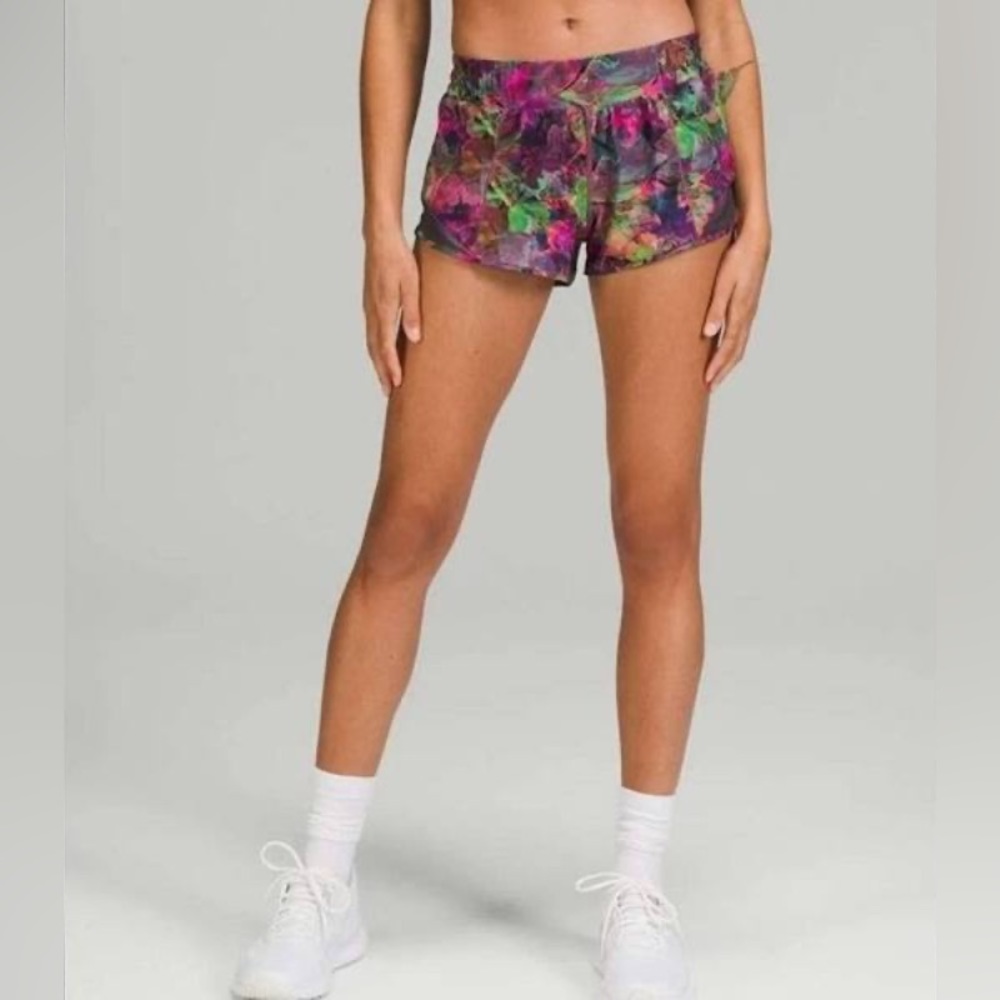 lululemon hotty hot shorts 2.5 inch